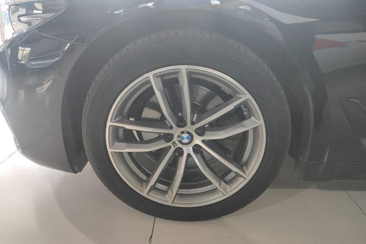 Used BMW 5 Series 2019 Restyled 525Li M Sport Package Exterior 4