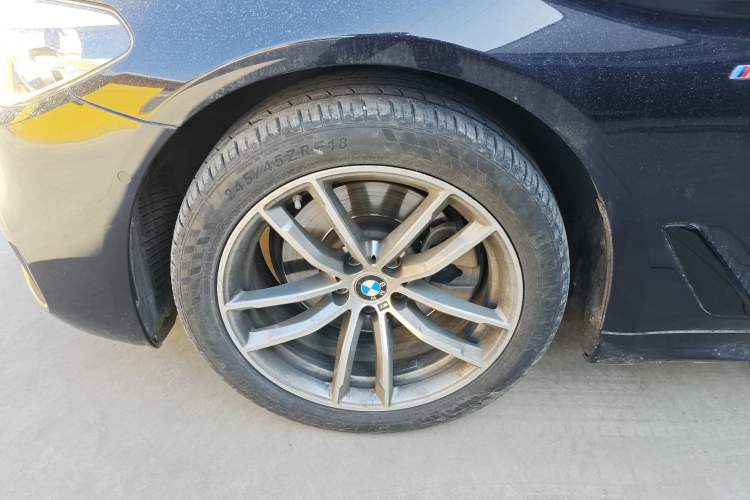 Used BMW 5 Series 2019 Restyled 525Li M Sport Package Exterior 4