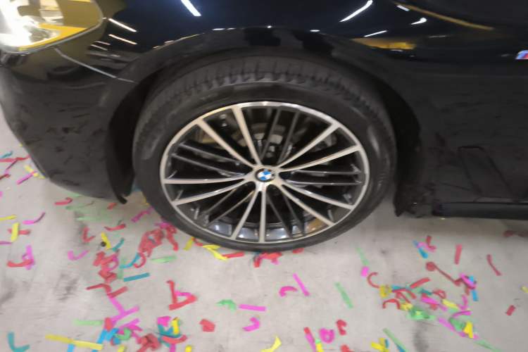 Used BMW 5 Series 2019 Facelifted 530Li Leading Edition M Sport Package Exterior 4