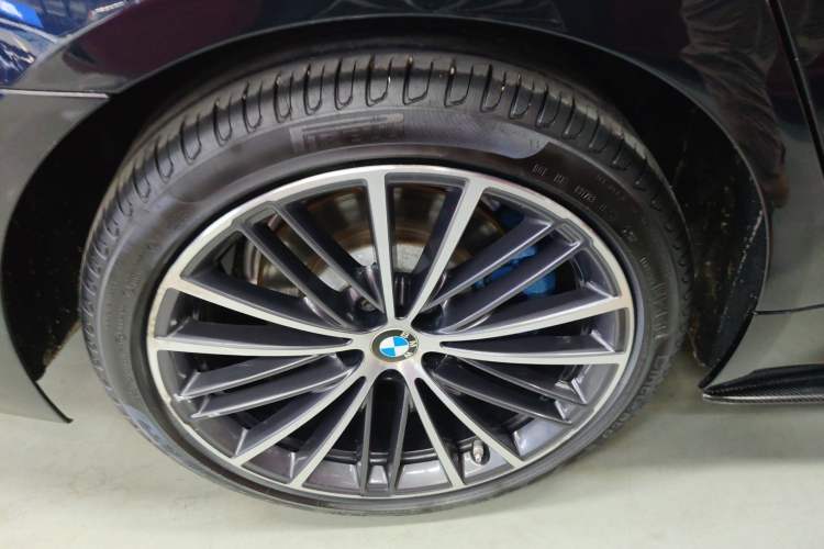 Used BMW 5 Series 2019 Facelifted 530Li Leading Edition M Sport Package Exterior 5