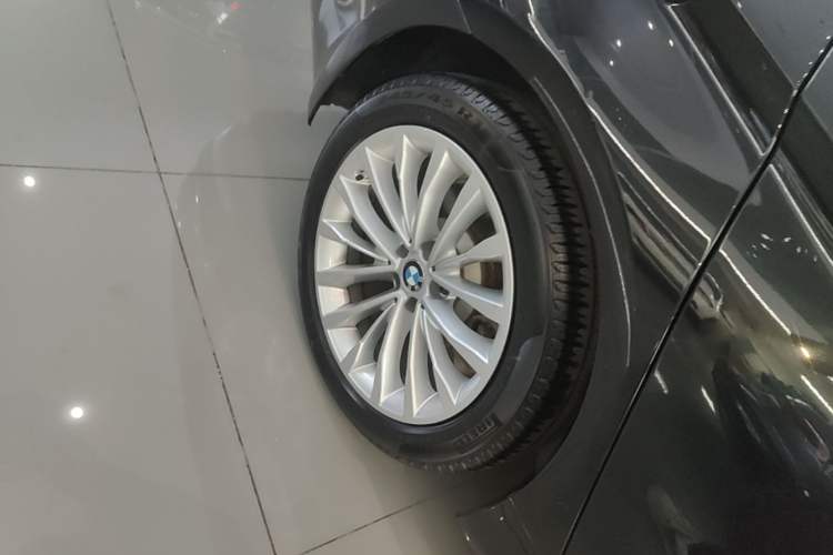 Used BMW 5 Series 2019 Facelifted 530Li Luxury Edition Premium Package Exterior 5