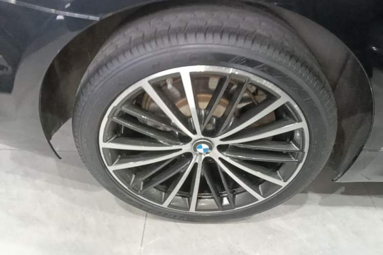 Used BMW 5 Series 2019 Facelifted 530Li Leading Edition M Sport Package Exterior 5