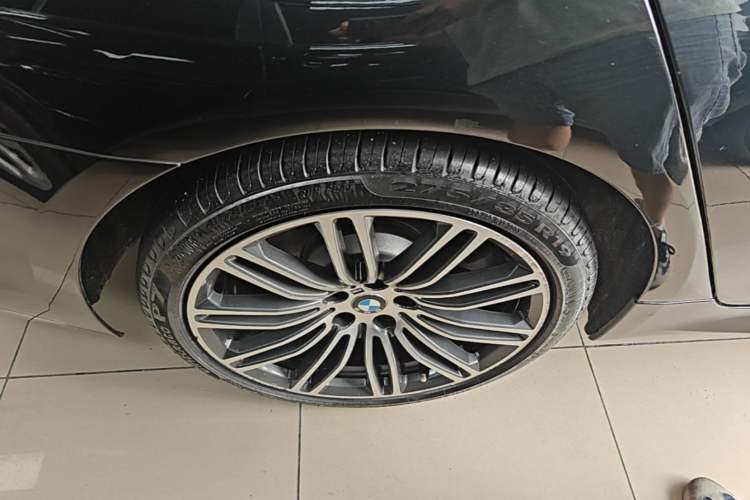 Used BMW 5 Series 2019 530Li Leading Model M Sport Package Exterior 5