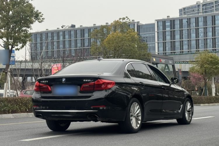 Used BMW 5 Series 2019 Facelifted 525Li Luxury Package Exterior 5