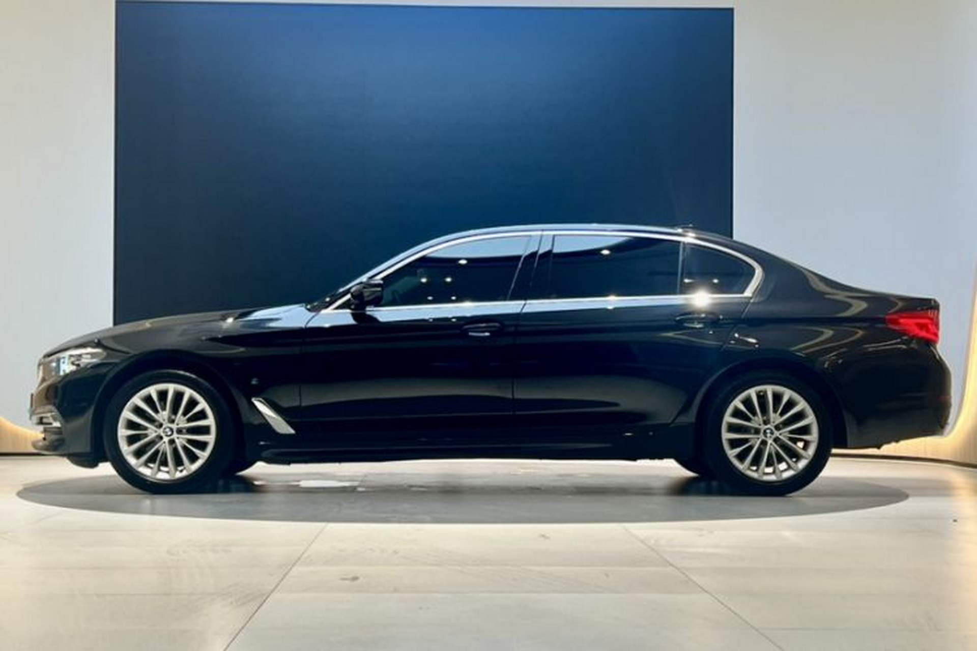 Used BMW 5 Series 2019 525Li Luxury Package Exterior 5