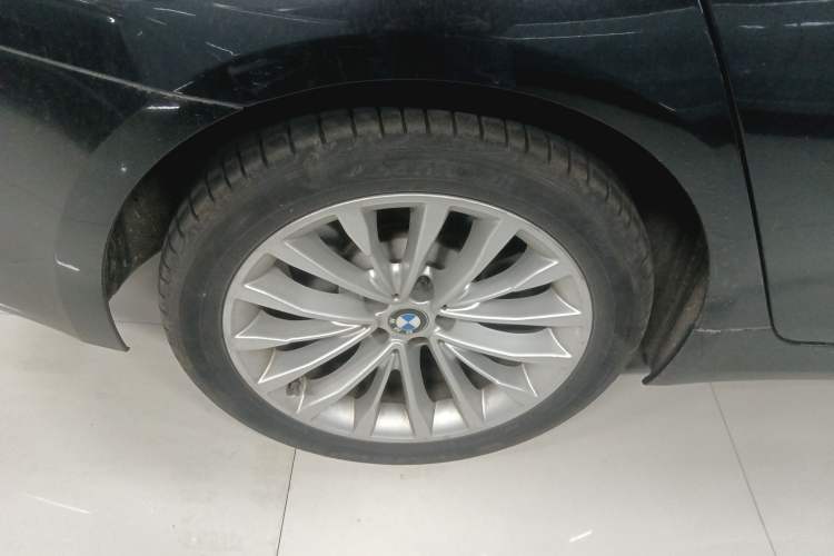 Used BMW 5 Series 2019 Facelifted 525Li Luxury Package Exterior 5