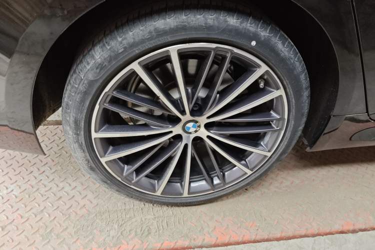Used BMW 5 Series 2019 Facelifted 530Li xDrive M Sport Package Exterior 5