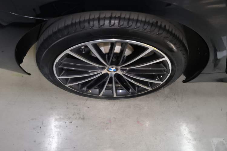 Used BMW 5 Series 2019 Facelifted 530Li Leading Edition M Sport Package Exterior 5