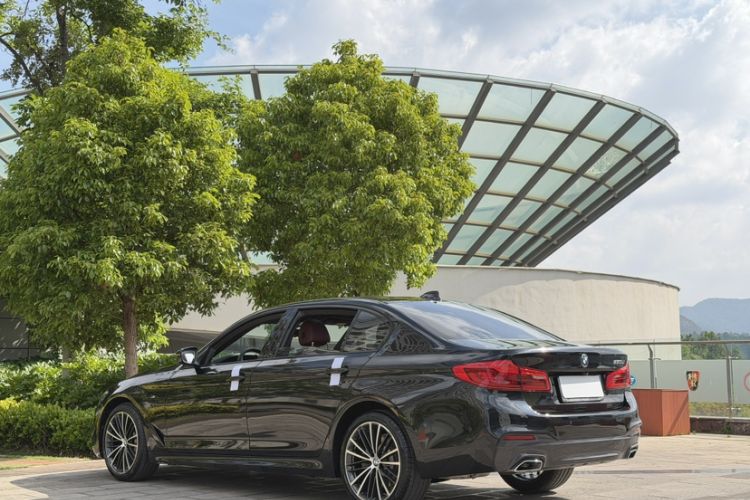 Used BMW 5 Series 2019 Facelifted 530Li Leading Edition M Sport Package Exterior 6
