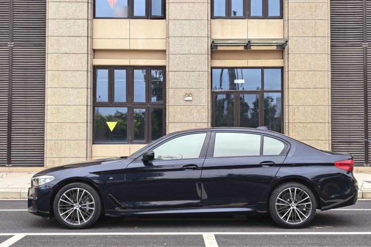 Used BMW 5 Series 2019 Facelifted 530Li Leading Edition M Sport Package Exterior 6