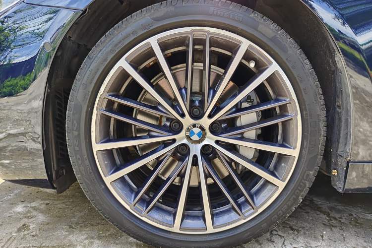 Used BMW 5 Series 2019 Restyled 530Li Luxury Edition M Sport Package Exterior 7