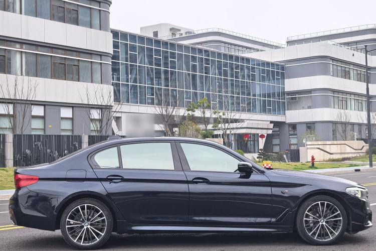 Used BMW 5 Series 2019 Facelifted 530Li Leading Edition M Sport Package Exterior 7