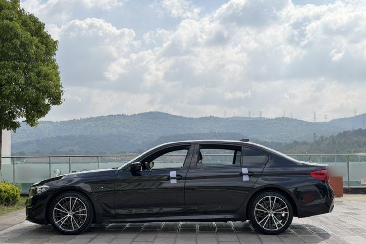 Used BMW 5 Series 2019 Facelifted 530Li Leading Edition M Sport Package Exterior 9