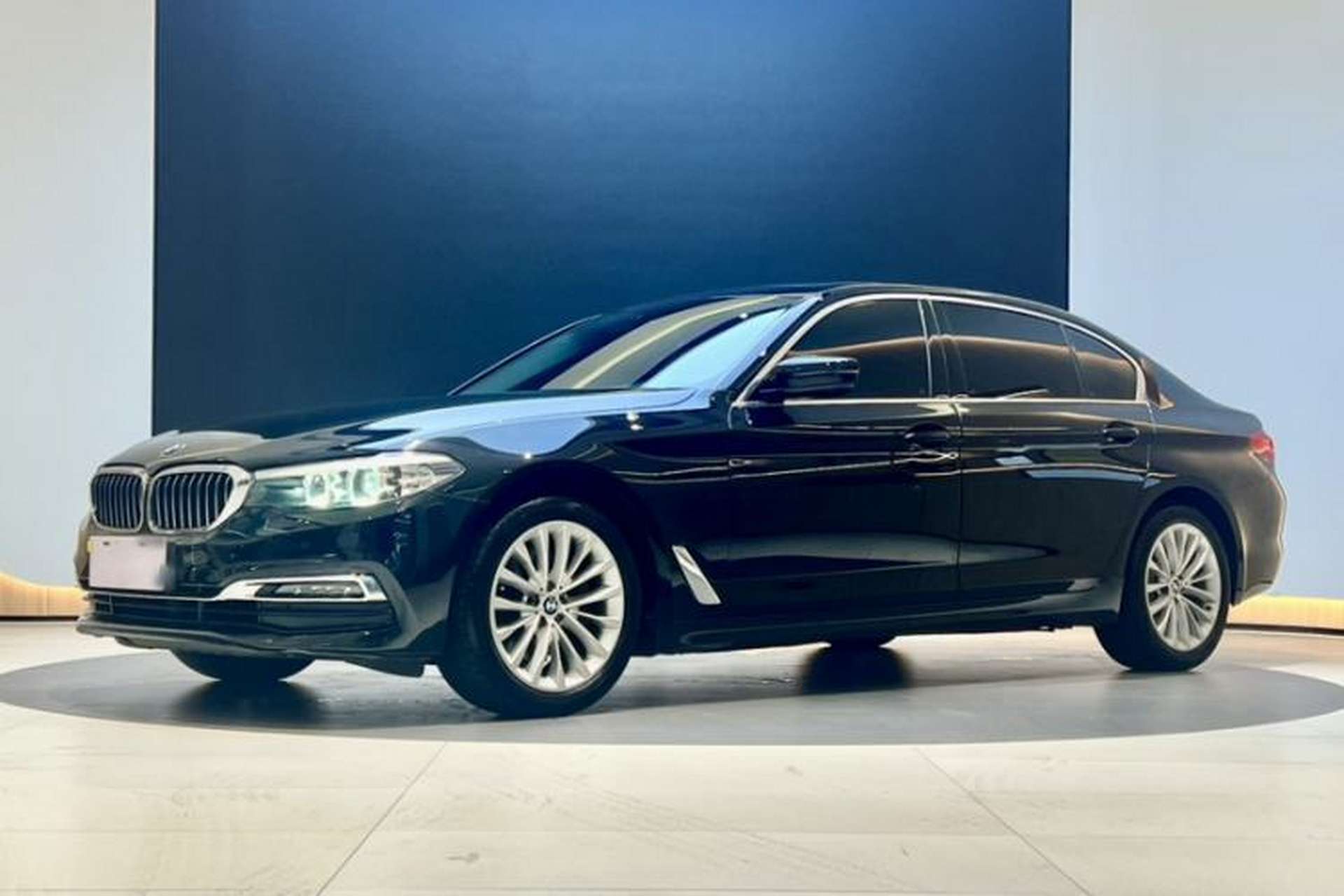 Used BMW 5 Series 2019 525Li Luxury Package Front Left 45 Deg