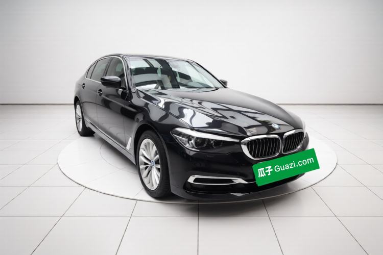 Used BMW 5 Series 2019 Facelifted 530Li Leading Edition Luxury Package Front Right 45 Deg