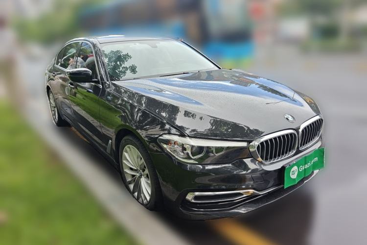 Used BMW 5 Series 2019 Facelifted 530Li Leading Edition Luxury Package Front Right 45 Deg
