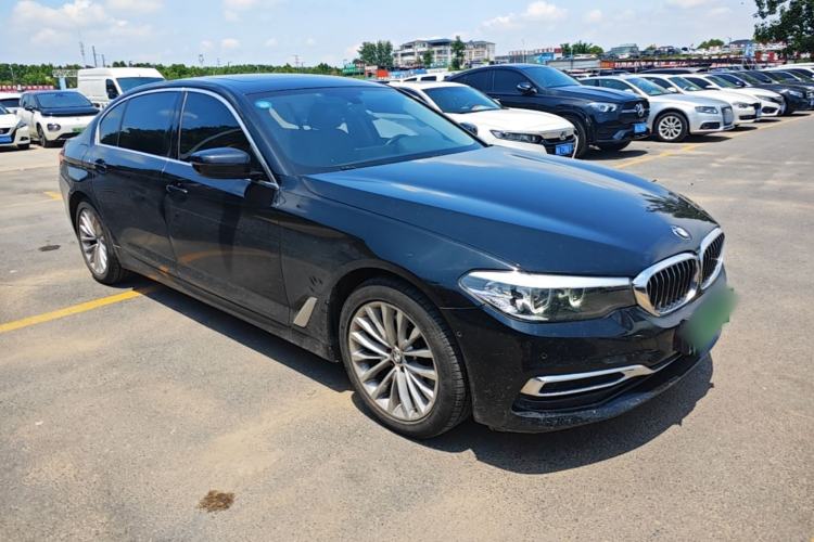 Used BMW 5 Series 2019 Facelifted 525Li Luxury Package Front Right 45 Deg