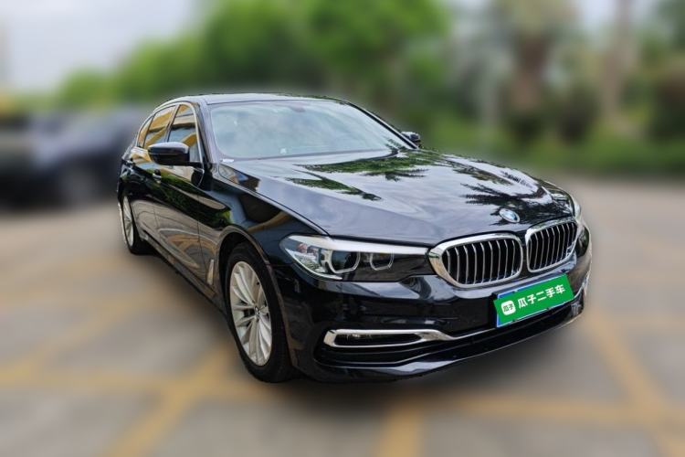 Used BMW 5 Series 2019 530Li Leading Model Luxury Package Front Right 45 Deg