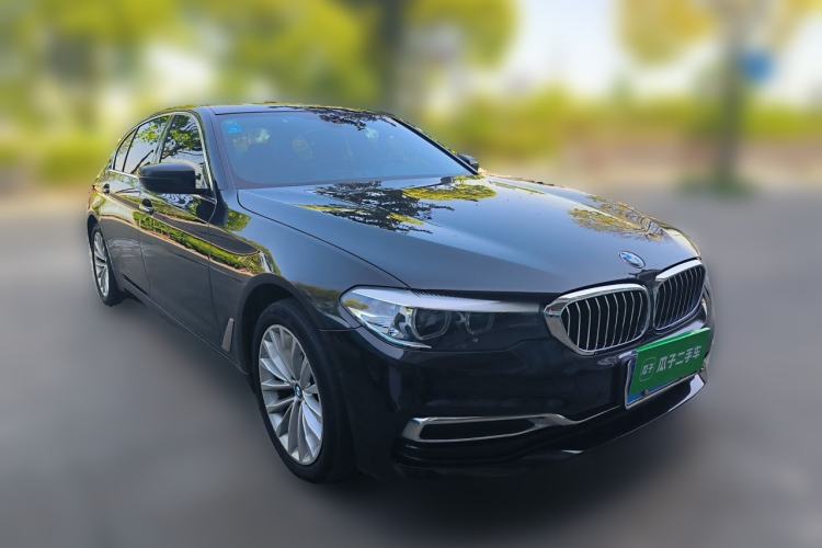Used BMW 5 Series 2019 Facelifted 525Li Luxury Package Front Right 45 Deg
