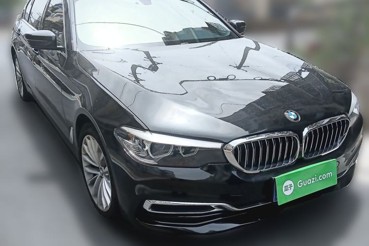 Used BMW 5 Series 2019 Facelifted 530Li Leading Edition Luxury Package Front Right 45 Deg