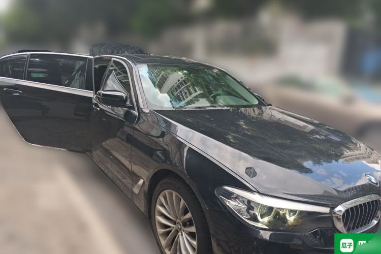 Used BMW 5 Series 2019 525Li Luxury Package Front Right 45 Deg