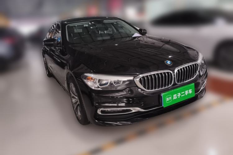 Used BMW 5 Series 2019 530Li Leading Model Luxury Package Front Right 45 Deg