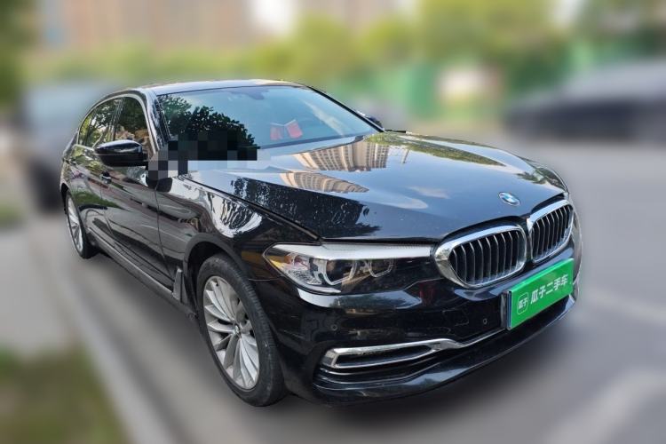 Used BMW 5 Series 2019 525Li Luxury Package Front Right 45 Deg