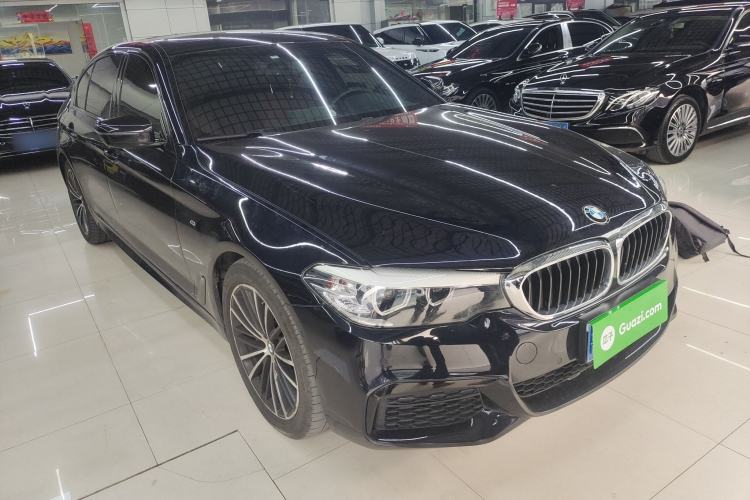 Used BMW 5 Series 2019 Facelifted 530Li Leading Edition M Sport Package Front Right 45 Deg