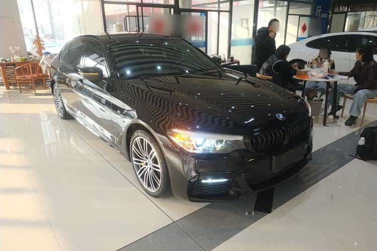 Used BMW 5 Series 2019 530Li Leading Model M Sport Package Front Right 45 Deg