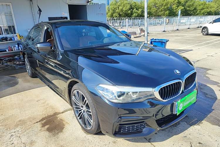 Used BMW 5 Series 2019 530Li Leading Model M Sport Package Front Right 45 Deg