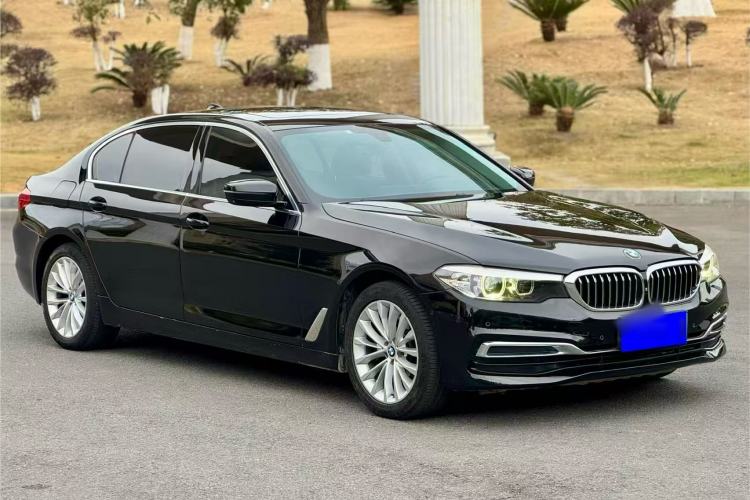 Used BMW 5 Series 2019 Facelifted 525Li Luxury Package Front Right 45 Deg