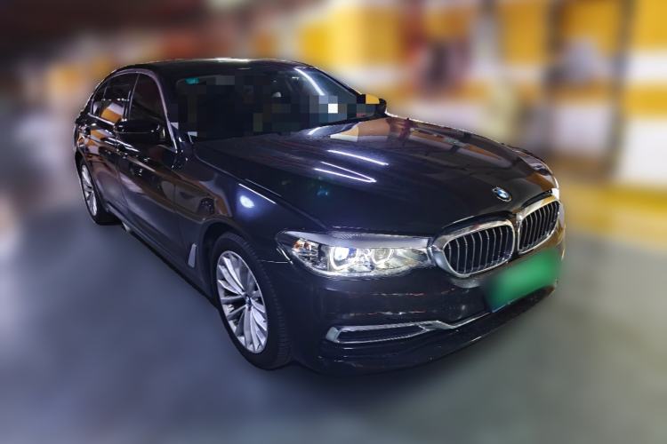 Used BMW 5 Series 2019 Facelifted 525Li Luxury Package Front Right 45 Deg