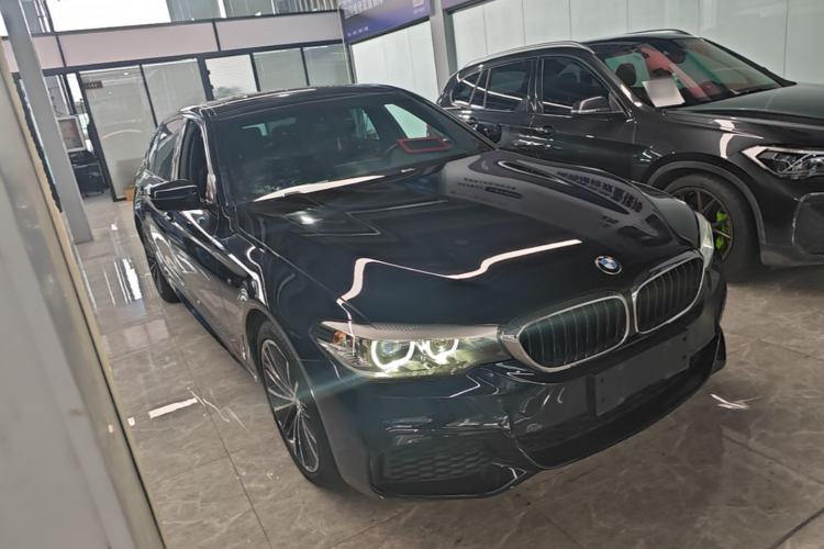 Used BMW 5 Series 2019 Facelifted 530Li Leading Edition M Sport Package Front Right 45 Deg