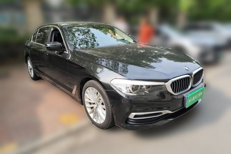 Used BMW 5 Series 2019 530Li Leading Model Luxury Package Front Right 45 Deg