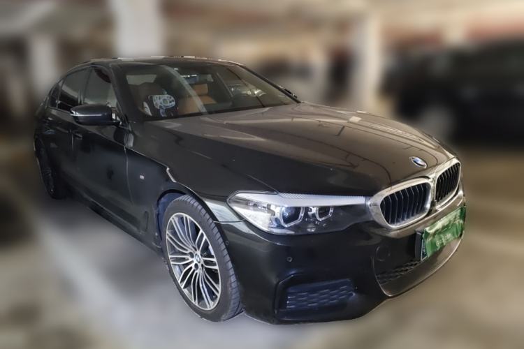 Used BMW 5 Series 2019 530Li Leading Model M Sport Package Front Right 45 Deg