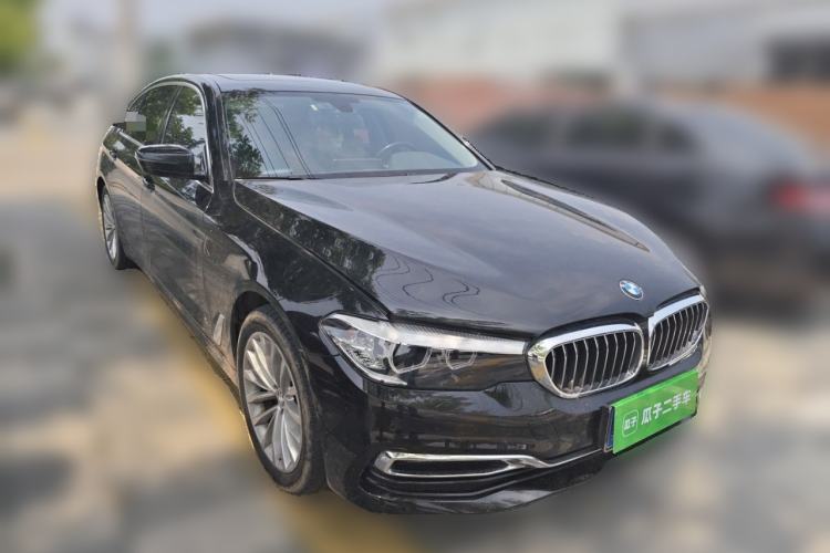 Used BMW 5 Series 2019 525Li Luxury Package Front Right 45 Deg