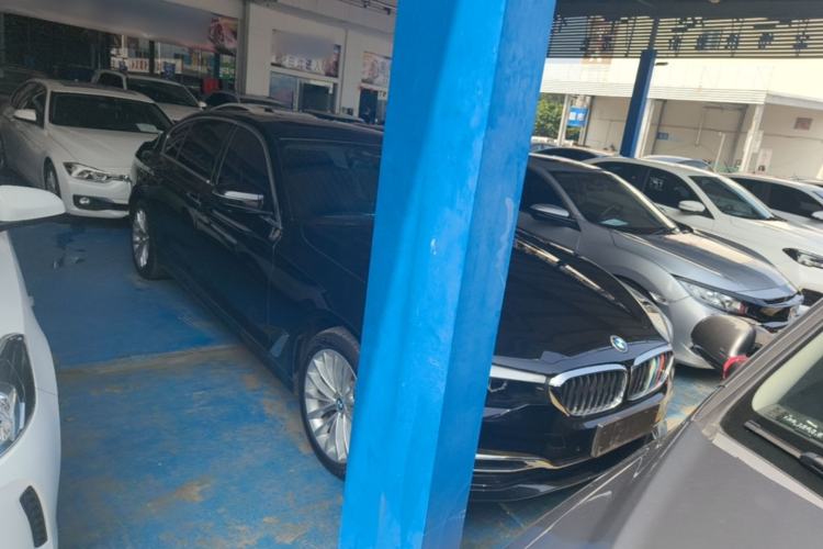Used BMW 5 Series 2019 530Li Leading Model Luxury Package Front Right 45 Deg