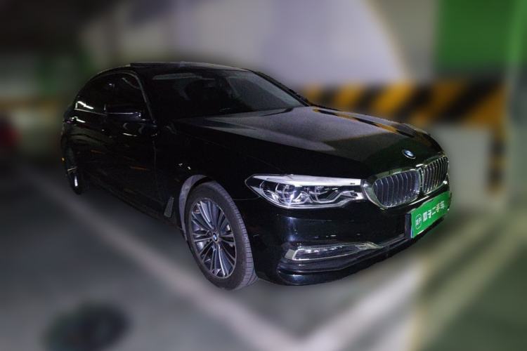 Used BMW 5 Series 2019 530Li Luxury Edition Premium Package Front Right 45 Deg