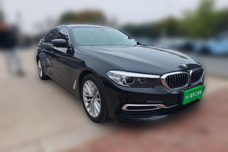 Used BMW 5 Series 2019 Facelifted 530Li Leading Edition Luxury Package Front Right 45 Deg