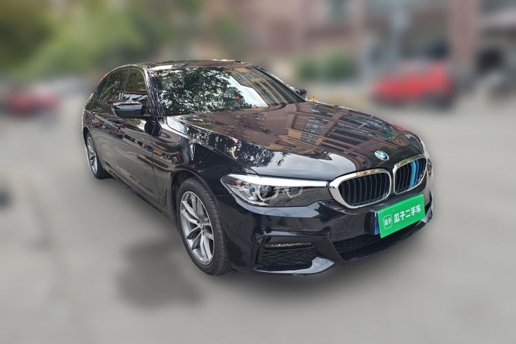 Used BMW 5 Series 2019 525Li M Sport Package Front Right 45 Deg