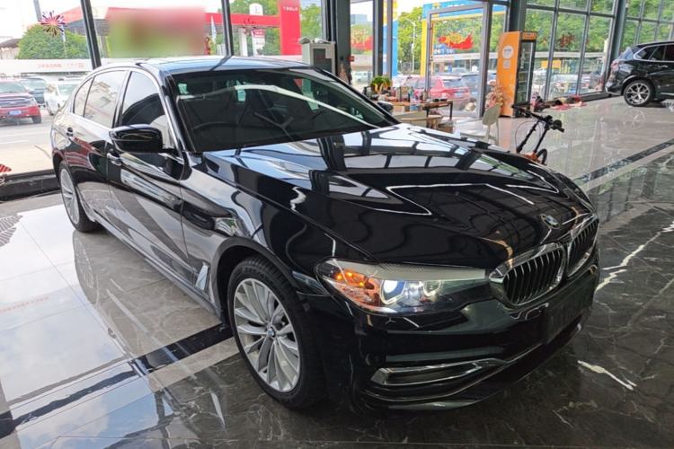 Used BMW 5 Series 2019 525Li Luxury Package Front Right 45 Deg