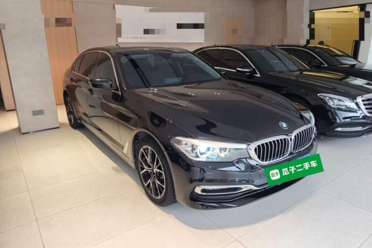 Used BMW 5 Series 2019 530Li Leading Model Luxury Package Front Right 45 Deg