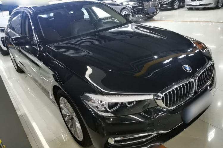 Used BMW 5 Series 2019 Facelifted 525Li Luxury Package Front Right 45 Deg