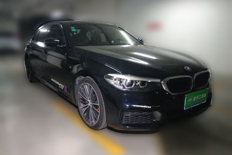 Used BMW 5 Series 2019 Facelifted 530Li Leading Edition M Sport Package Front Right 45 Deg