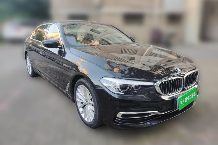 Used BMW 5 Series 2019 Facelifted 525Li Luxury Package Front Right 45 Deg