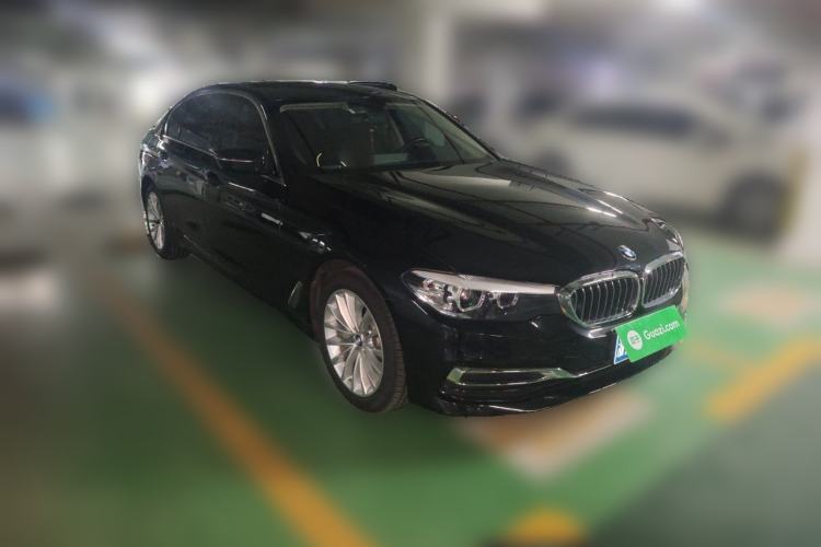 Used BMW 5 Series 2019 Facelifted 530Li Leading Edition Luxury Package Front Right 45 Deg