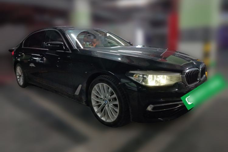 Used BMW 5 Series 2019 Facelifted 530Li Leading Edition Luxury Package Front Right 45 Deg