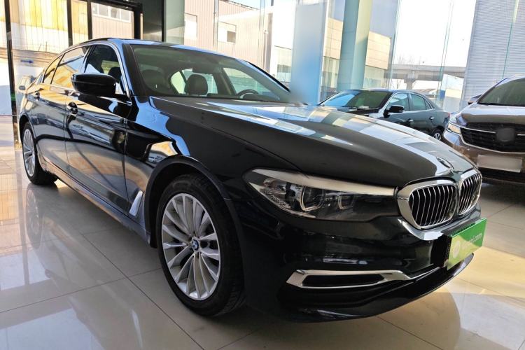 Used BMW 5 Series 2019 Facelifted 530Li Leading Edition Luxury Package Front Right 45 Deg