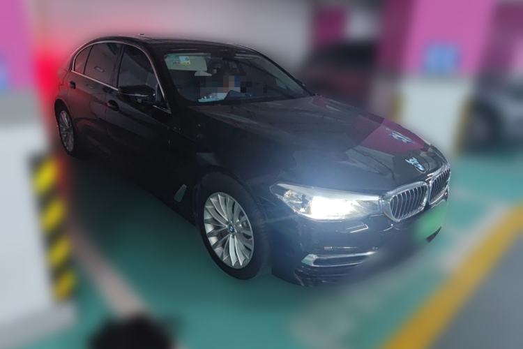 Used BMW 5 Series 2019 525Li Luxury Package Front Right 45 Deg