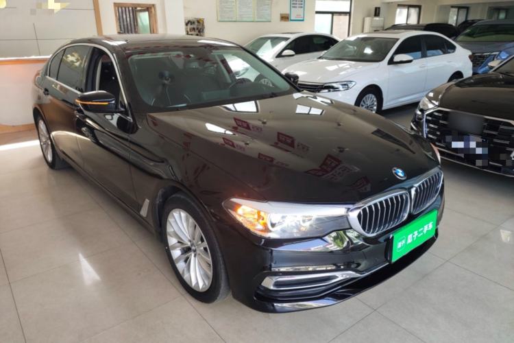 Used BMW 5 Series 2019 Facelifted 530Li Leading Edition Luxury Package Front Right 45 Deg